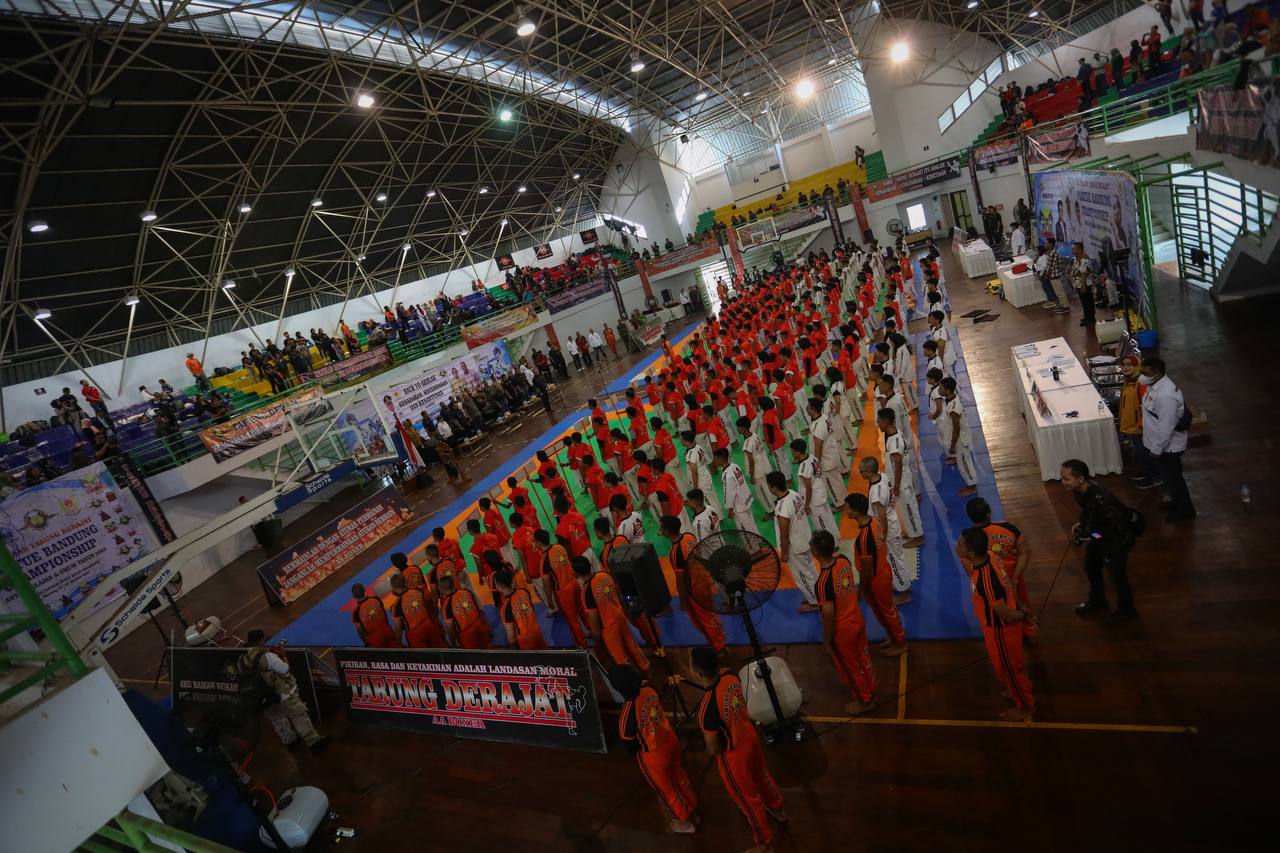 Sejumlah peserta Portue berbaris, saat pembukaan pekan olahraga Tunggal Event (Portue) Bandung Championship