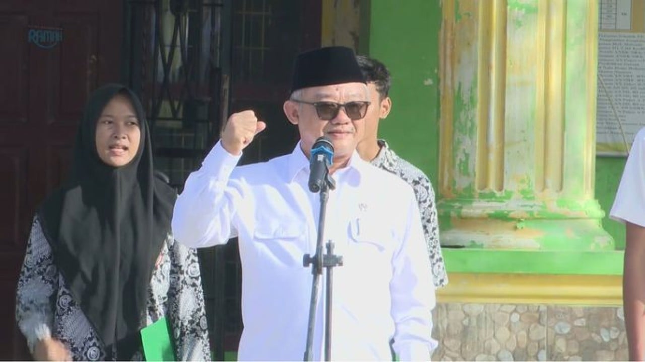 Mendikdasmen Abdul Mu'ti yang hadir langsung dan memimpin upacara bendera di Aceh Tamiang/Foto Website Muhammadiyah